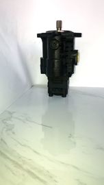 NACHI 고유 소형 피스톤 펌프 PVD-0B-18P PC15 검정 색깔 1.5 톤 굴착기