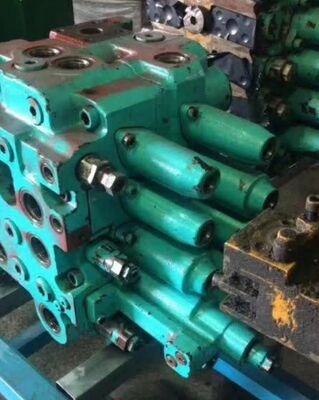 SK200-5 코벨코 발굴기 예비 부품용 수압 주 제어 밸브 애시 LQ30V00026F1 주 제어 밸브 OEM
